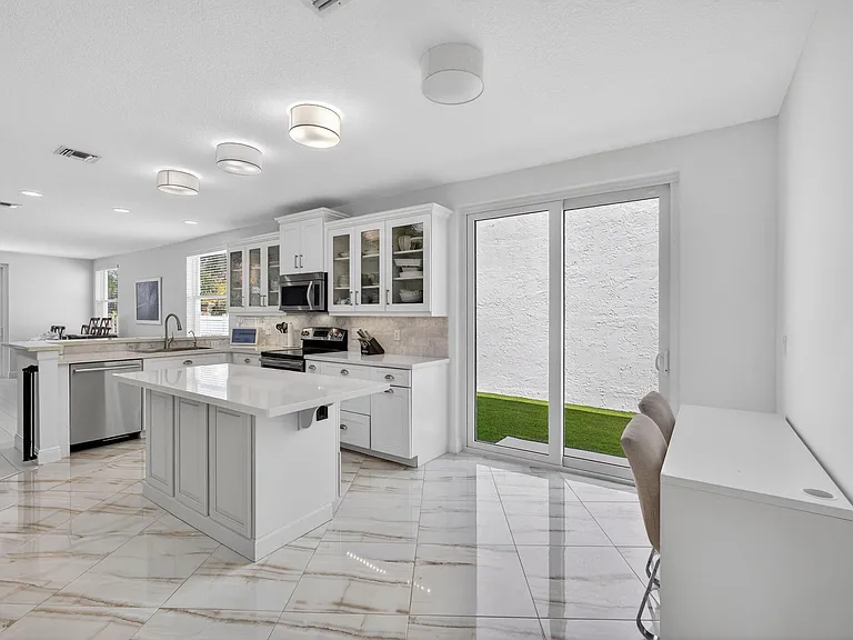 2114 Chagall Cir — Photo 21