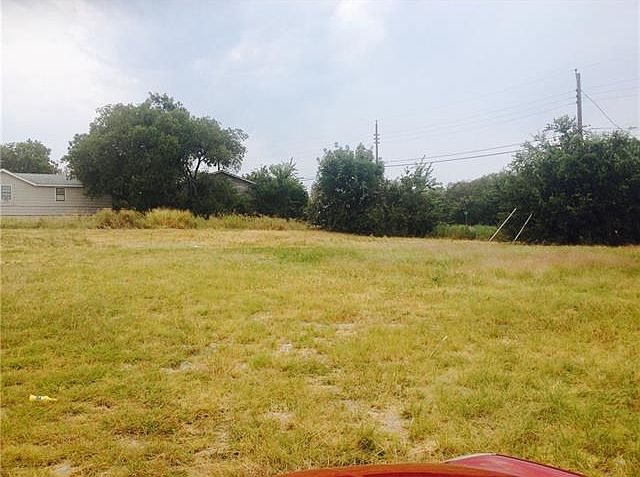 2nd image of 3204 Cherry Ln