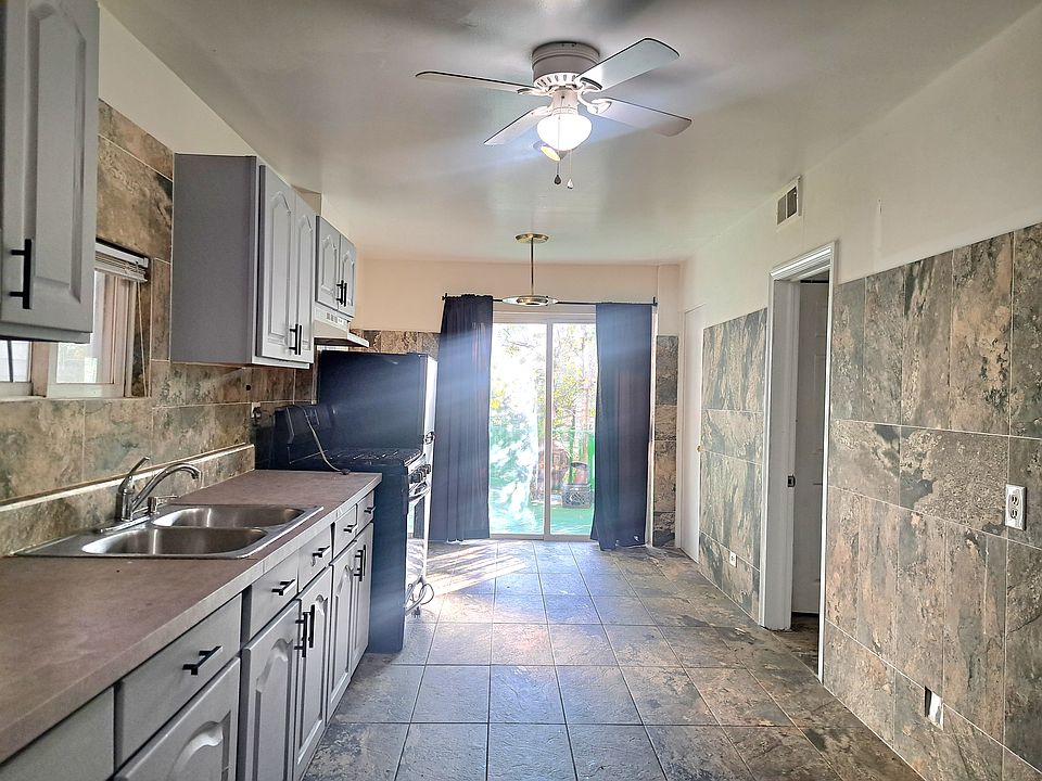 1st image of 1509 W Augusta Blvd #1