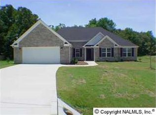 202 Forrest Oak Ln, Huntsville, AL 35811