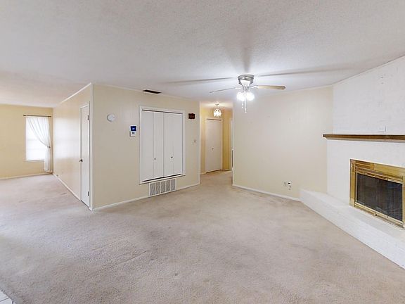 3rd image of 103 E Jefferson Pl