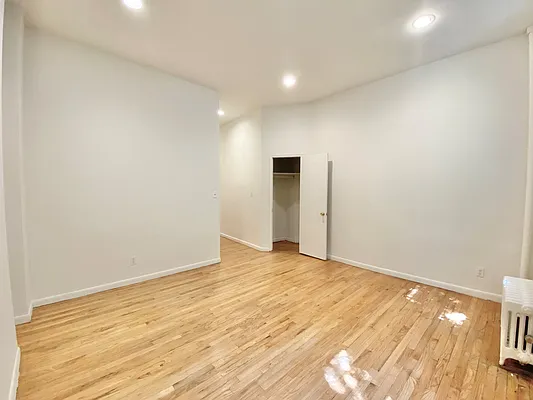 Rented by Bond New York | media 3