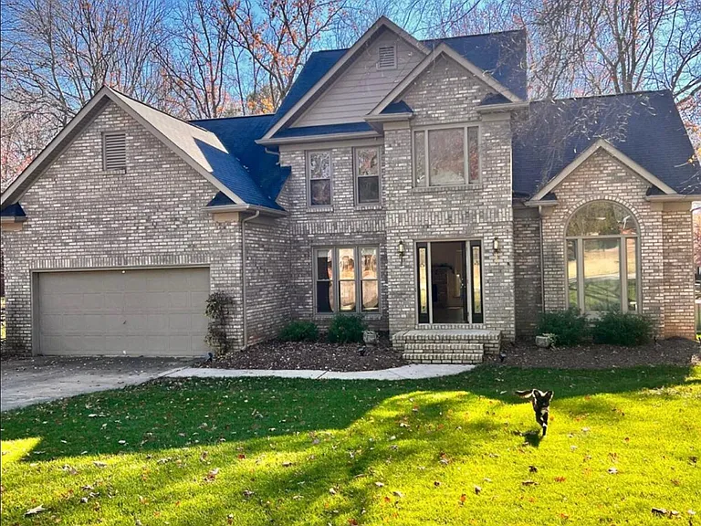 Willowbrook Dr — Photo 1