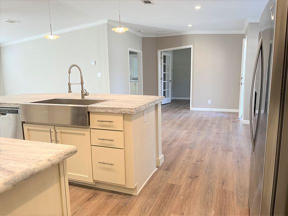 5th image of 1077 Cloverleaf Cir #1077