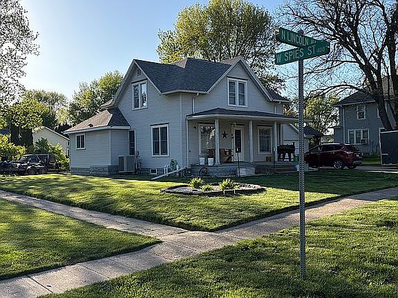 3rd image of 301 N Lincoln Ave