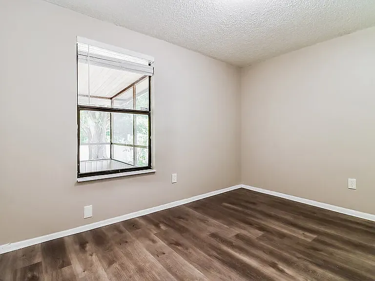 14164 Fennsbury Dr — Photo 10