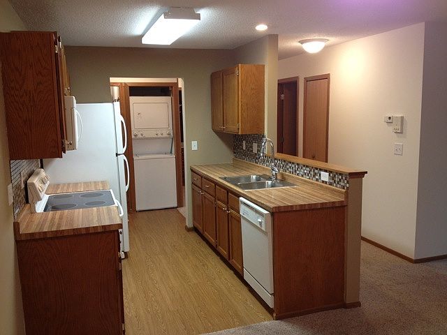 1st image of 3175 Village Trl APT 106