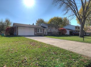 995 Champagne Dr, Marion, OH
