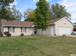 1204 Sherwood Eddy Dr, Jacksonville, IL 62650