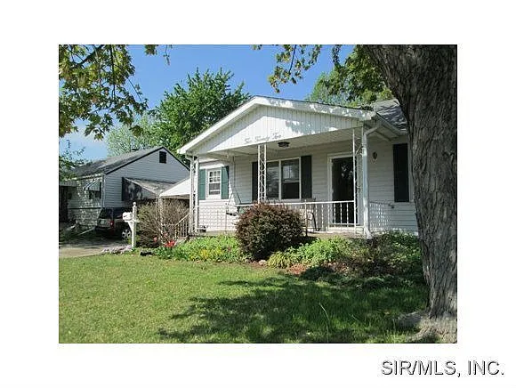 222 Reller St photo 1