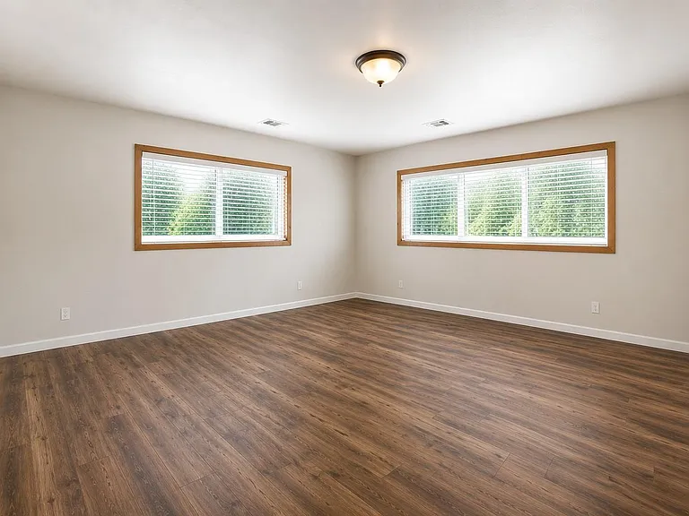 804 Merry Ln — Photo 7