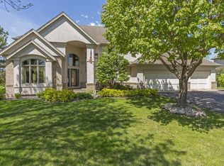 8742 Ridge Ponds Ct, Victoria, MN 55386