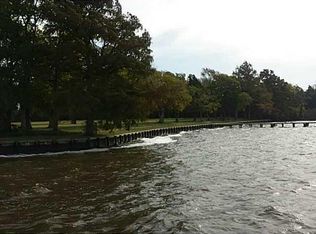 106 E Point Estates Ct, Knotts Island, NC 27950