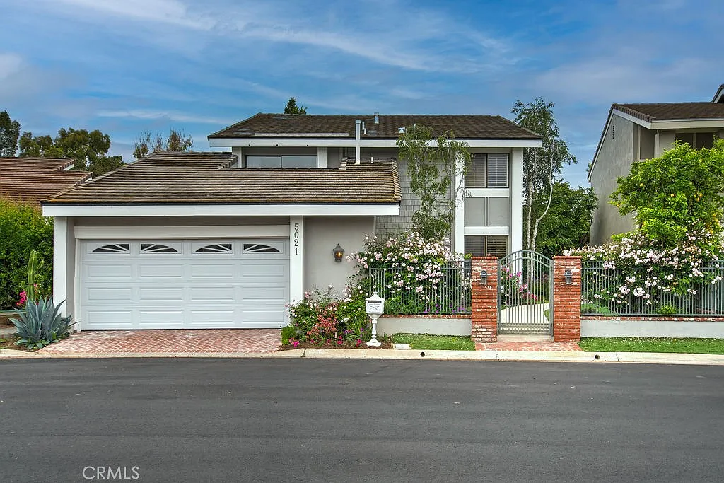 5 bed, 2500 sqft, $6,500 — Photo 1