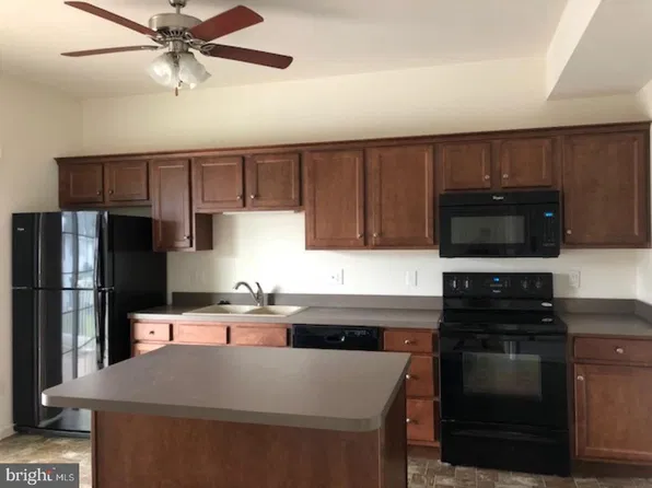 550 Hometowne Ter, Lititz, PA 17543