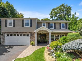 18 Hemlock Dr, Syosset, NY 11791