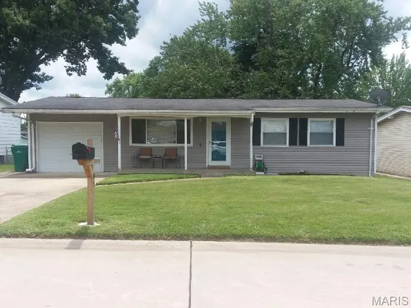 97 Huck Finn Dr, Saint Charles, MO 63303