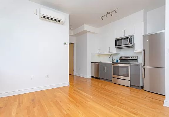 2nd image of 2620 Jackson Ave APT 2B