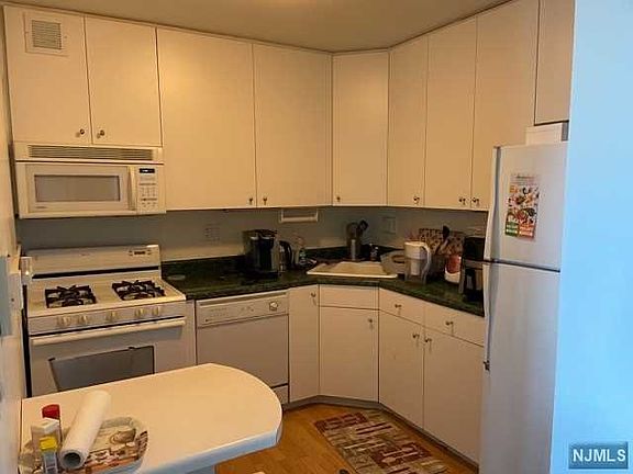 4th image of 2000 Linwood Ave APT 19G