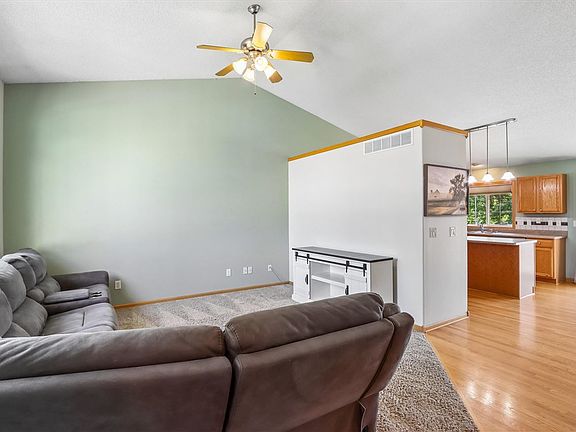 3rd image of 950 Augusta Cir