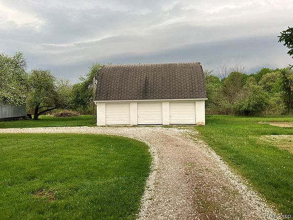 3rd image of 5893 Cribbins Rd