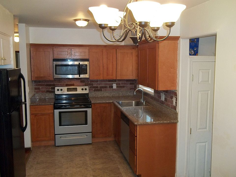 Kitchen with Granite counter