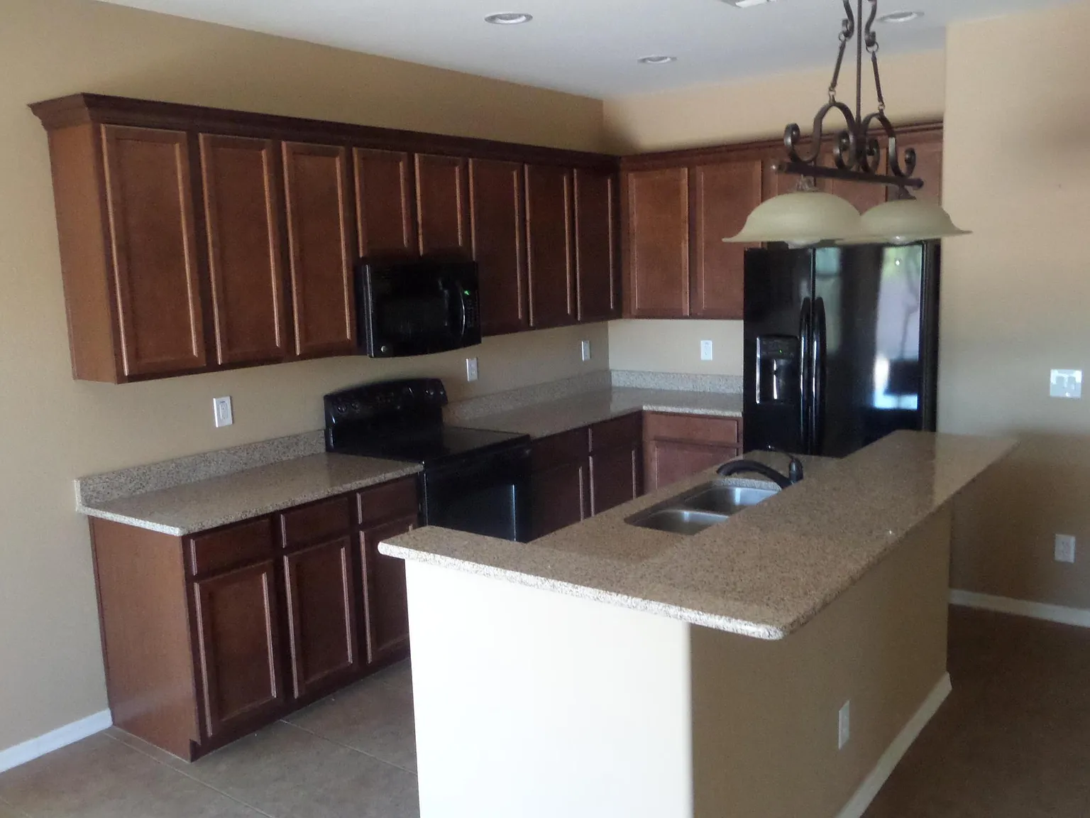 3 bed, 1671 sqft, $2,095 — Photo 2