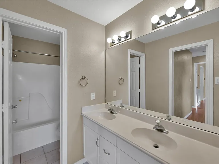 1141 Lovett St — Photo 20