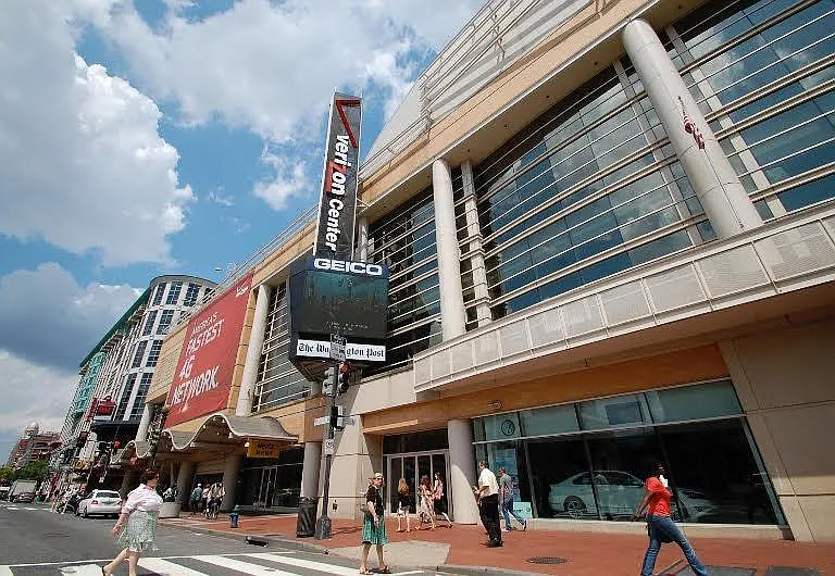 Nearby Shopping and Dining at Local Retail Center