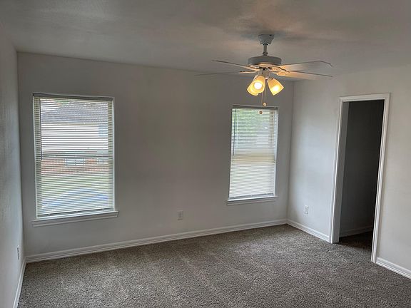 3rd image of 218 Kingsway Dr
