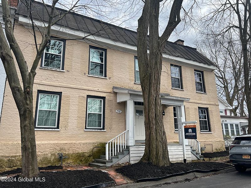 2nd image of 524-526 1st Avenue