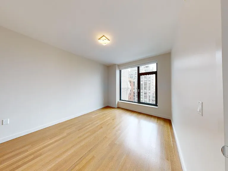 515 E 86th St #2105 — Photo 13
