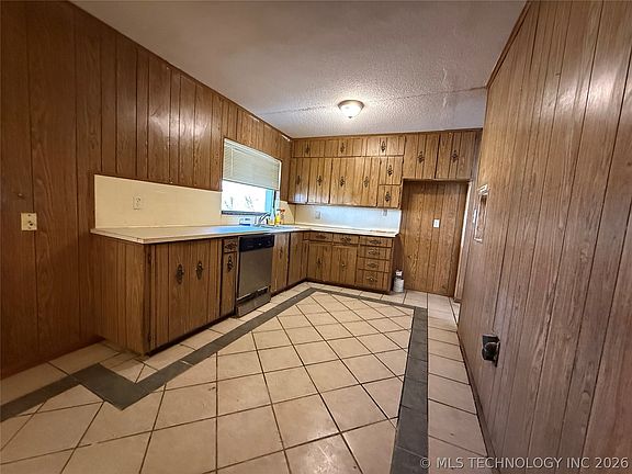 3rd image of 45 15th Ave NW