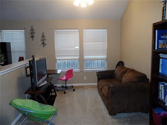 5th image of 417 Estate Dr