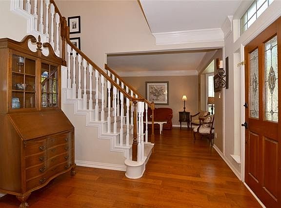 2nd image of 225 Beechwood Ln