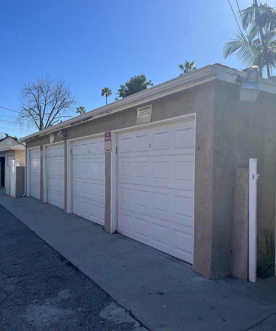 2 bed, 900 sqft, $2,000 — Photo 1