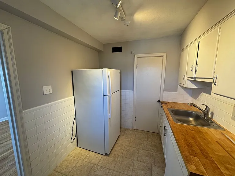 5835-45 Lindenwood Avenue — Photo 9