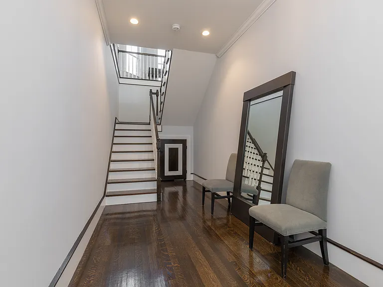 27 Howland St #Penthouse 1 — Photo 7
