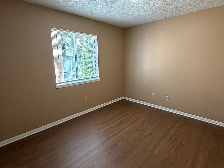 2000 Longmire Ct #12 — Photo 4