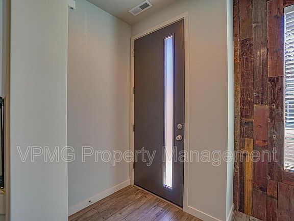3rd image of 187 N 44th Pl
