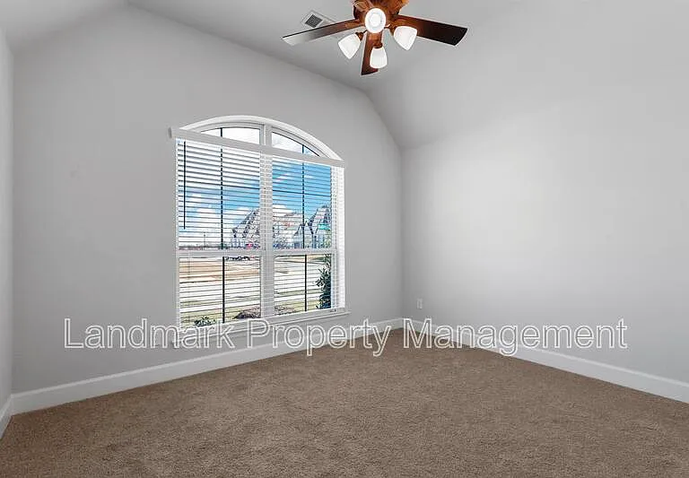 1824 Buckeye Ln — Photo 3