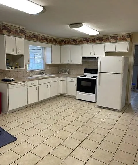 124 Brookview Dr — Photo 2