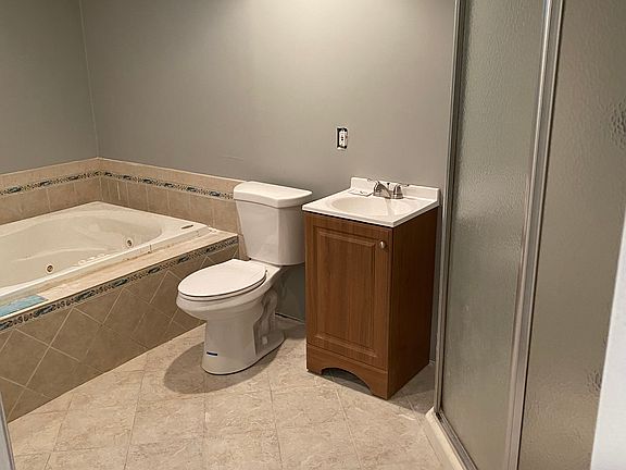 5th image of 31 Chadwick Dr