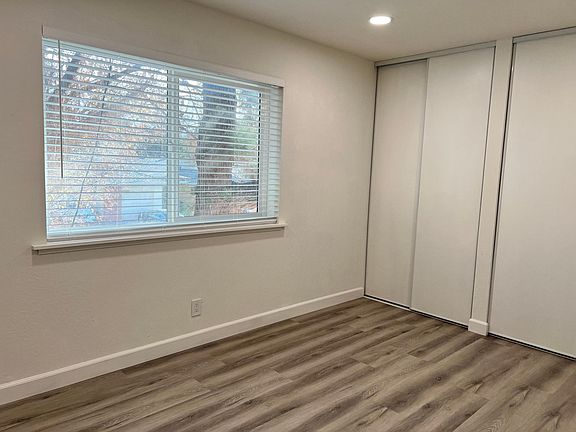 5th image of 5121 Snow Dr #D