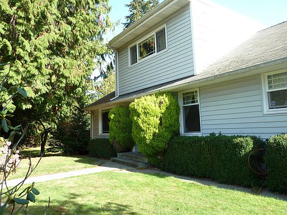 2nd image of 12050 Pinehurst Way NE