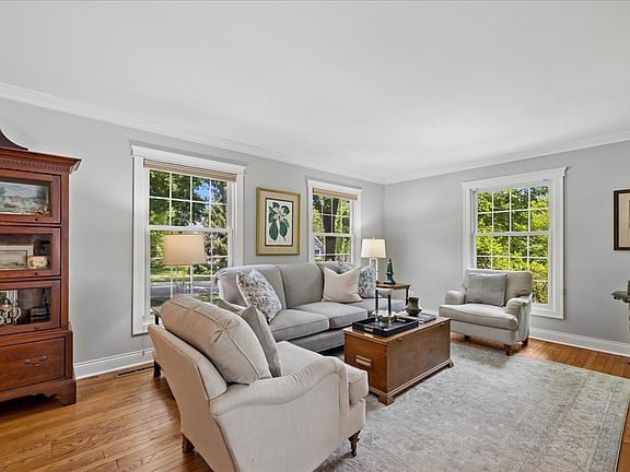4th image of 311 Hyatt Dr