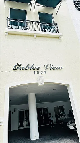 1627 SW 37th Ave Photo 1