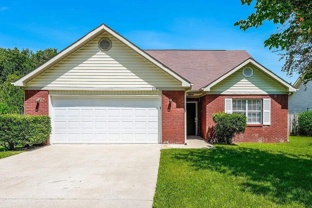3 bed, 2.0 bath, 1738 sqft, $1,460 — Photo 1