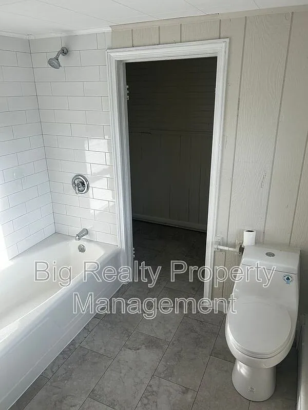 2 bed, 1.0 bath, $1,450 — Photo 4