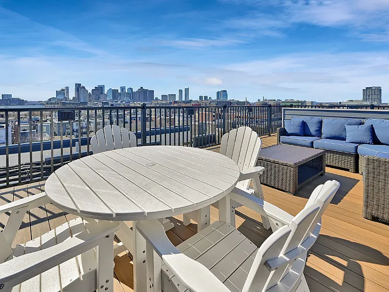 215 Maverick St #302B — Photo 8